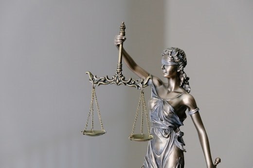 의사봉과 법률 문서